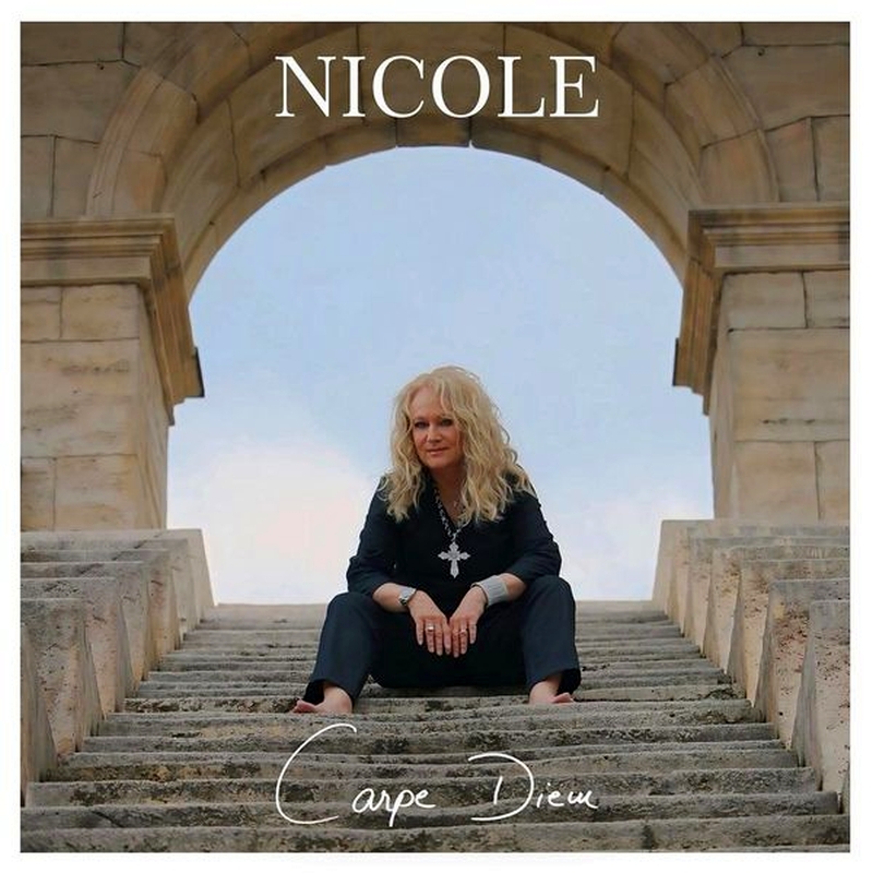 NICOLE – Carpe Diem (Hypertension / Indigo)